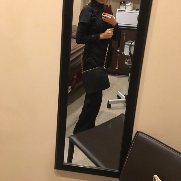 Simple black faux leather purse with gold zips - Picture 7 of 7