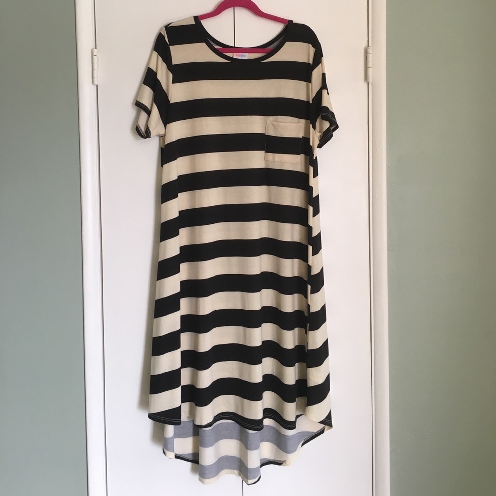 LulaRoe 2x Carly Black & Off-White Striped