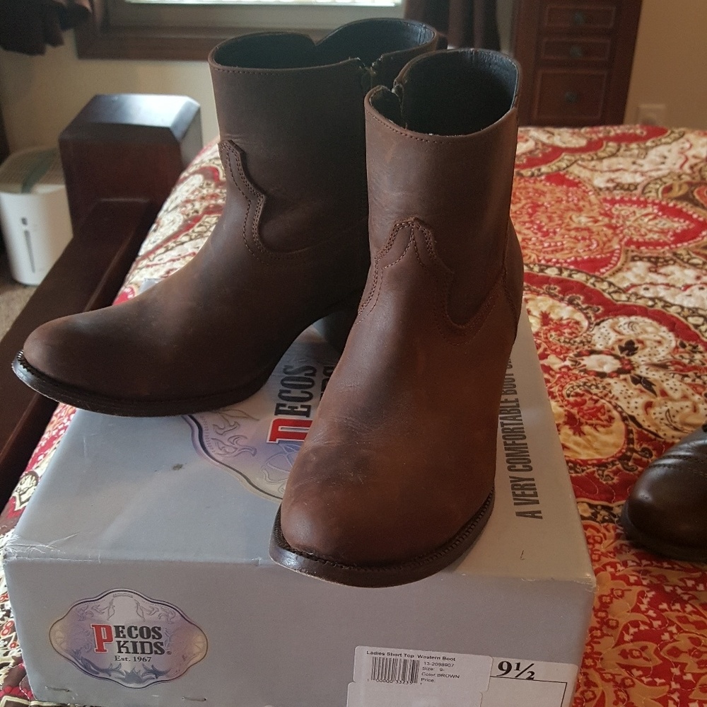 Womens 9.5 Pecos Bill all leather booties