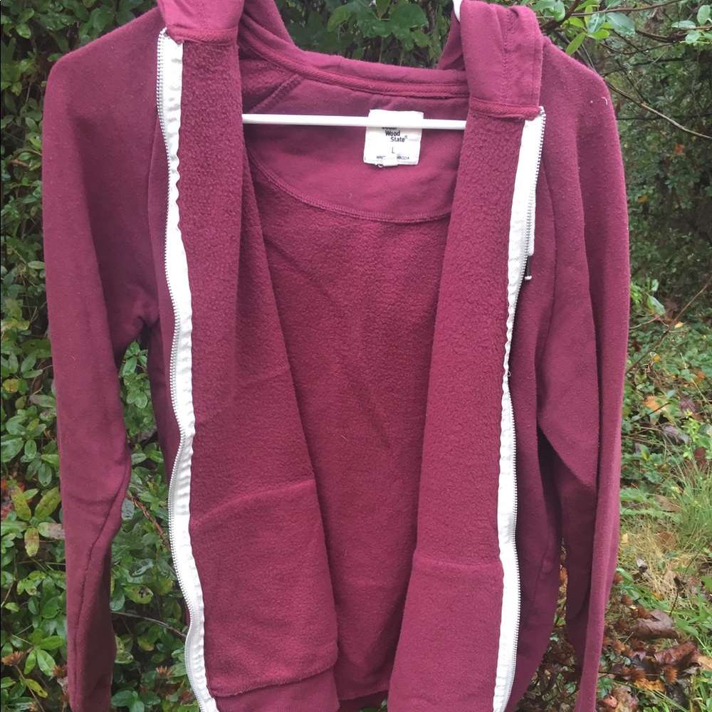 Comfortable maroon sweatshirt