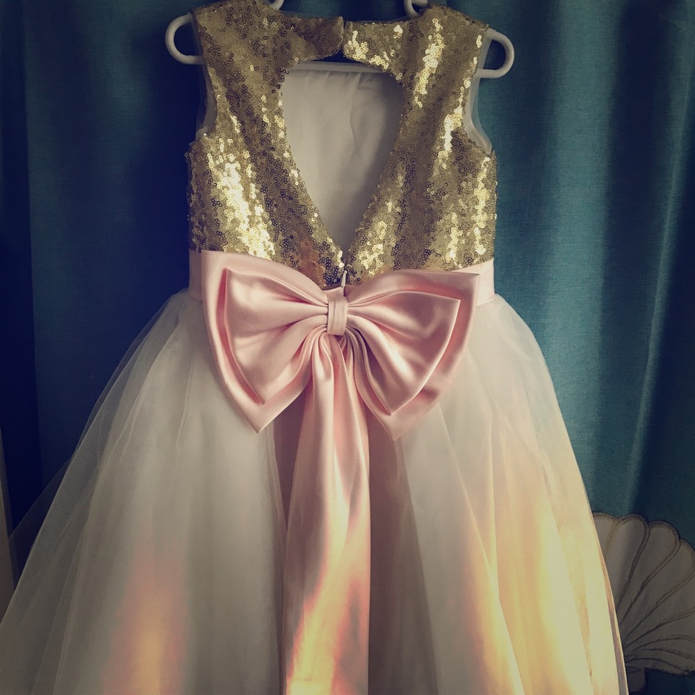 Absolutely stunning “ flower girl “ dress.