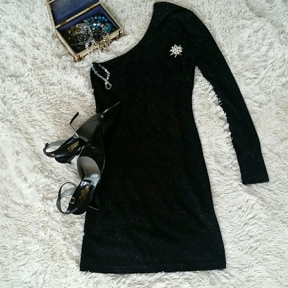 ISSUE, Sparkly little black dress