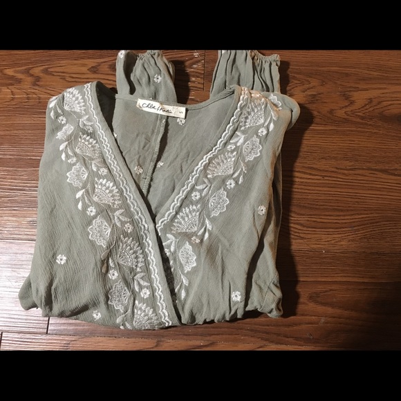 Cute crop top! - Picture 5 of 5