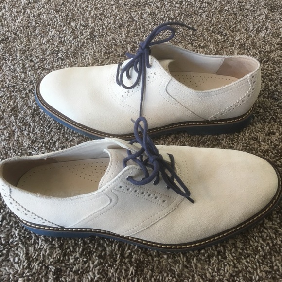 NWOT cream w/ blue nike air soles men’s 9
