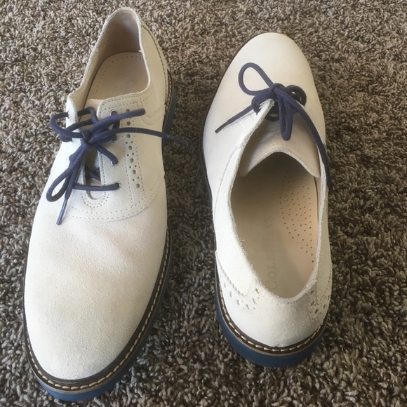 NWOT cream w/ blue nike air soles men’s 9