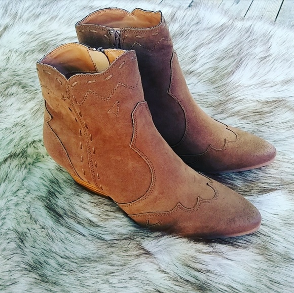 LAST PAIR!! //The Frankie// Taupe Western booties - Picture 2 of 8