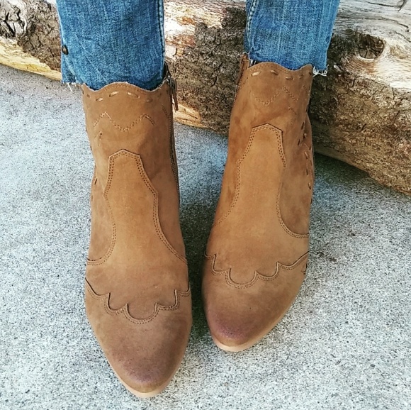 LAST PAIR!! //The Frankie// Taupe Western booties - Picture 5 of 8