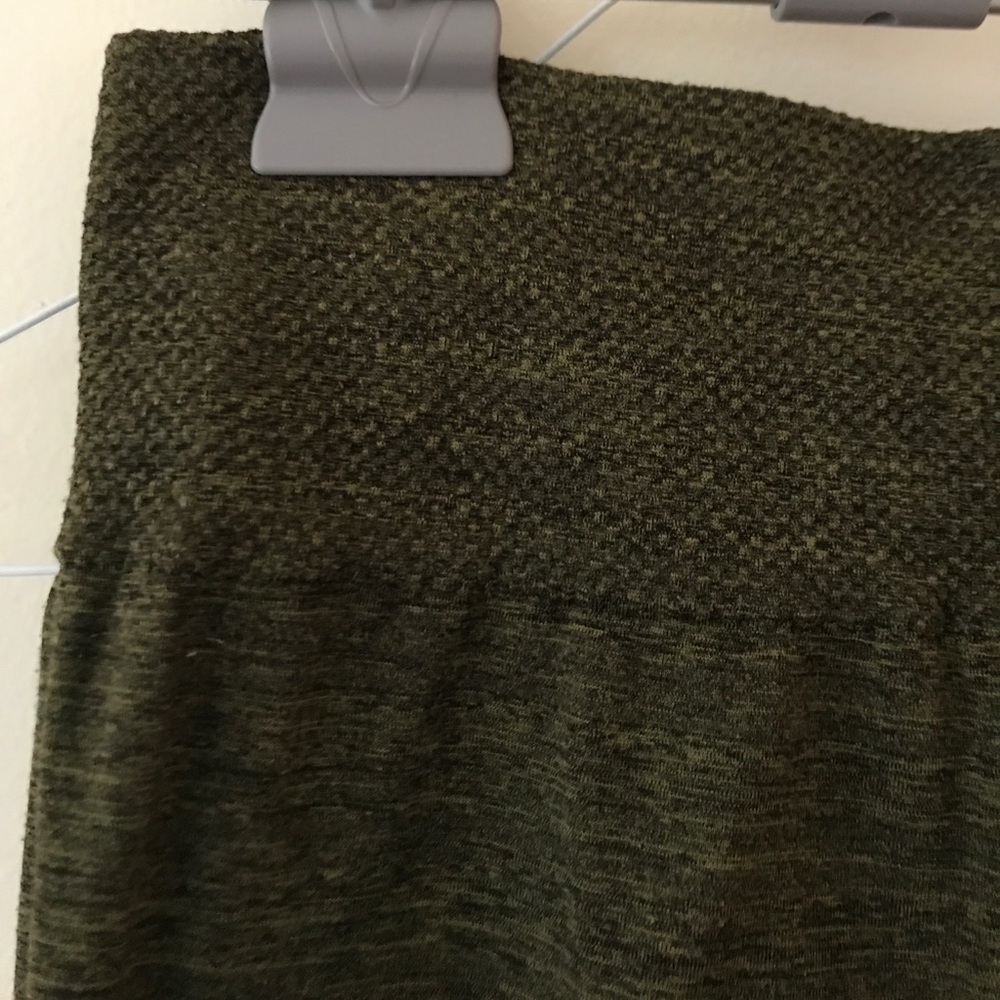Fleece lined Green leggings. SIZE M/L