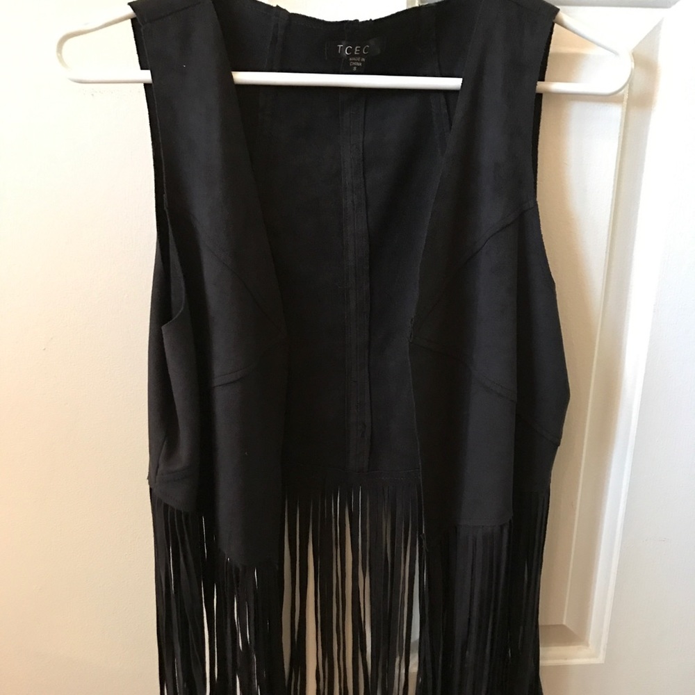 NWOT-Tcec black fringe vest size small