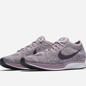 NIKE Flyknit Racer