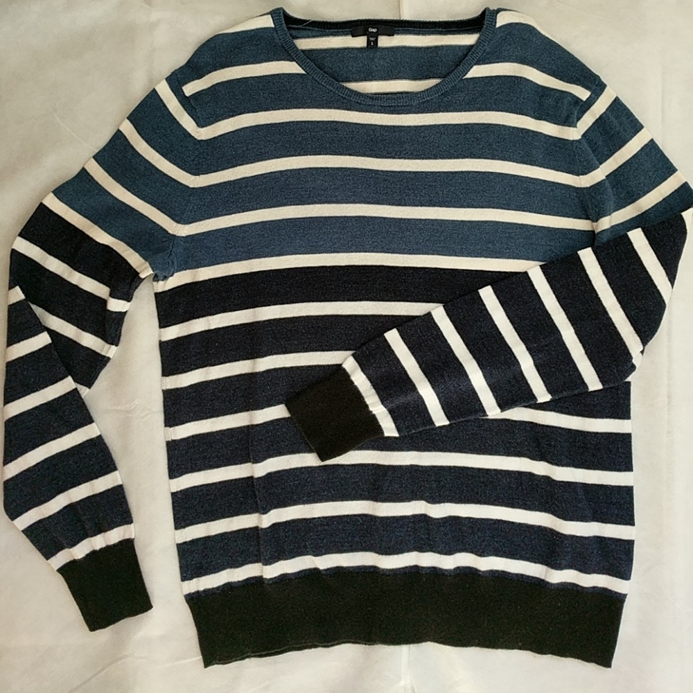 GAP, blue wth white​ stripes, L jumper