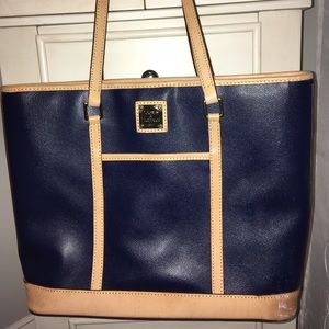 Dooney and bourke purse