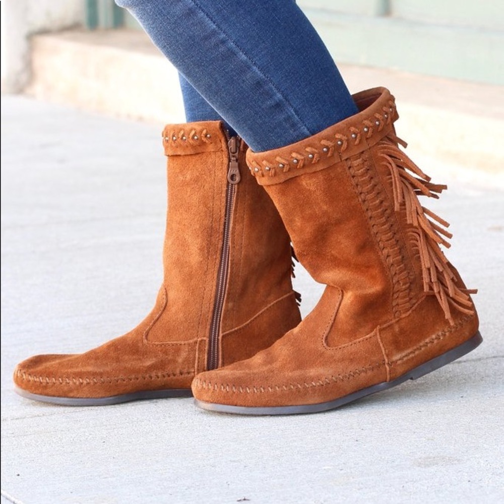 Minnetonka Luna Fringe short Boots in Suede NWOT