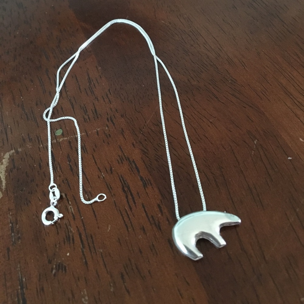 Beautiful NWOT Silver Bear Necklace