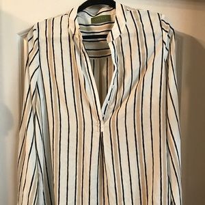 Adorable dress blouse