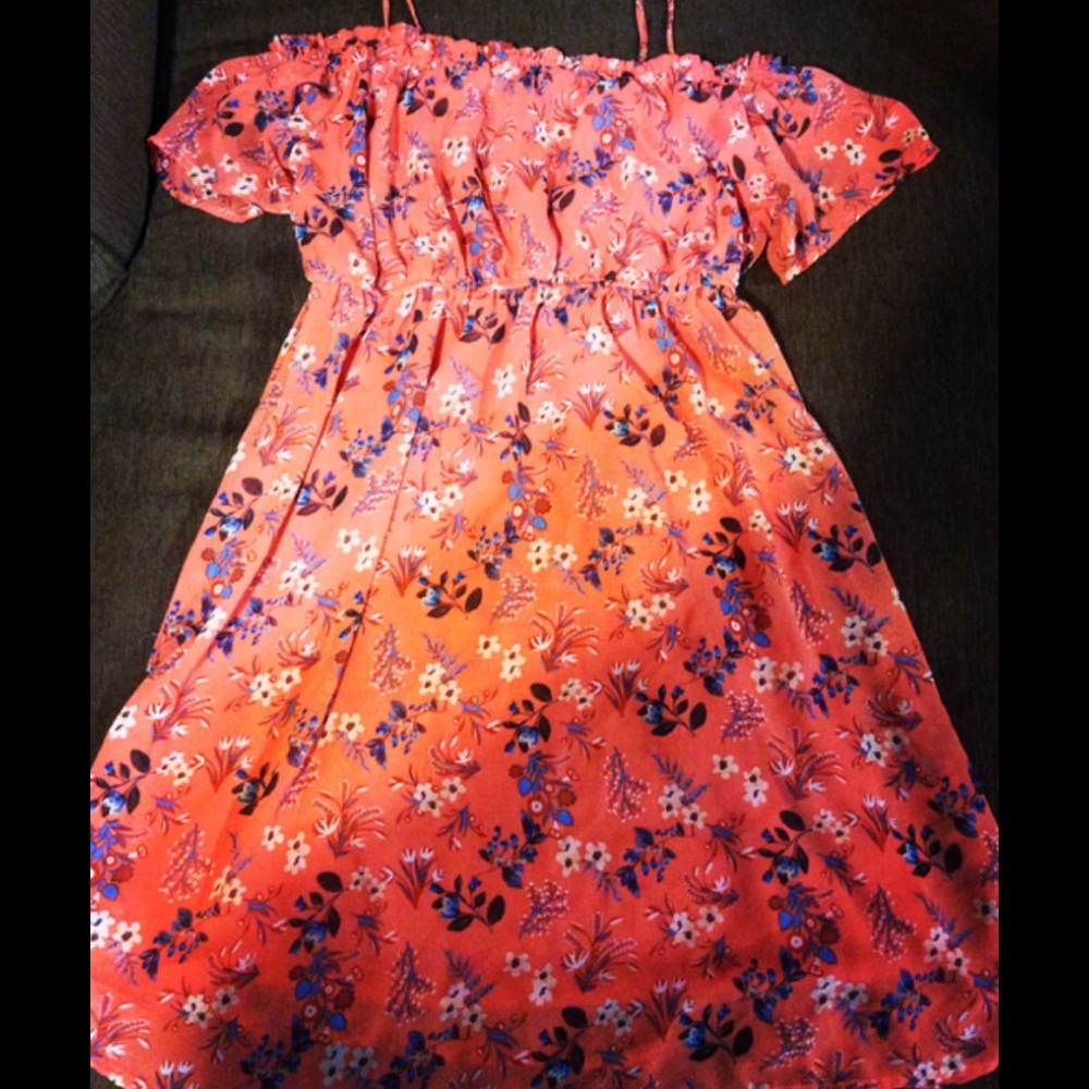 Cute off the shoulder knee high dress! - Picture 1 of 2