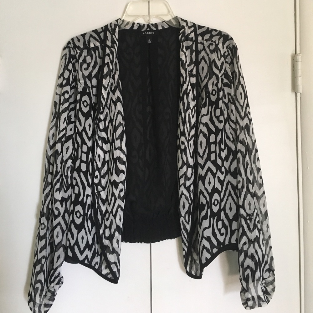 Torrid 0x Black & White Lightweight Blazer