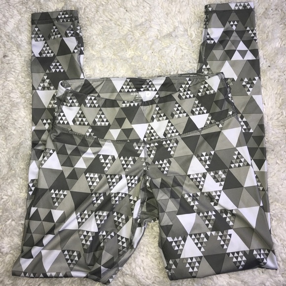 Old navy active legging 🏃‍♀️❤️ - Picture 2 of 4