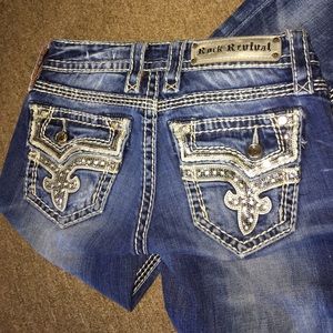 Women’s rock revival jeans BEDAZZLED 😍