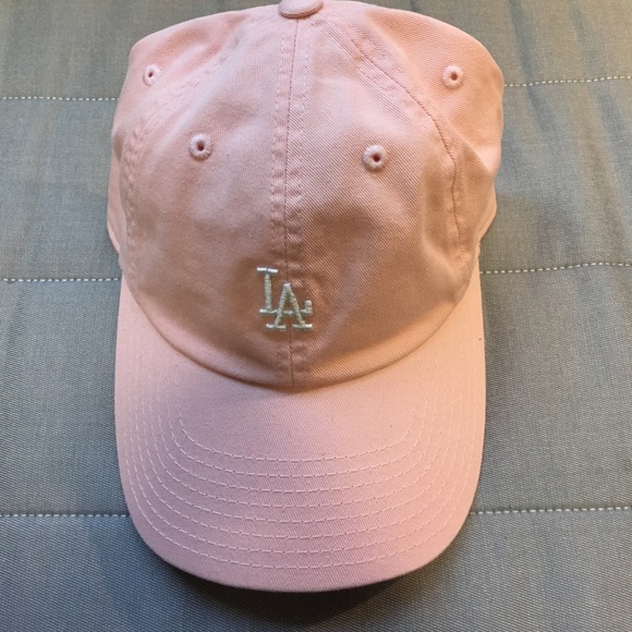 la pink hat