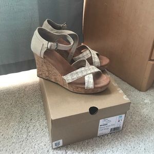 Strappy Natural Woven Toms