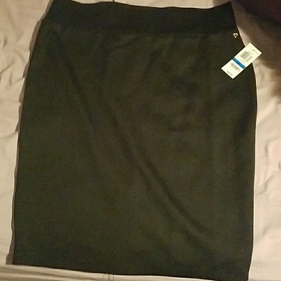 Black skirt - Picture 1 of 3