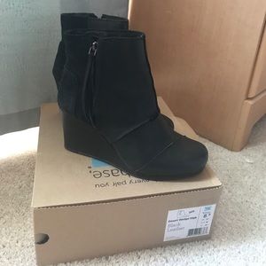 Desert Wedge High Black Leather TOMS