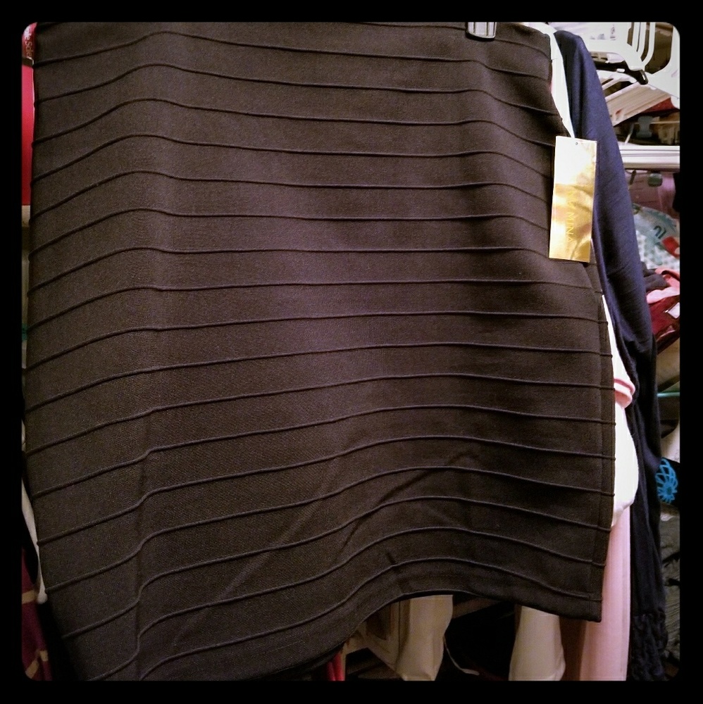 Nicki Minaj black skirt