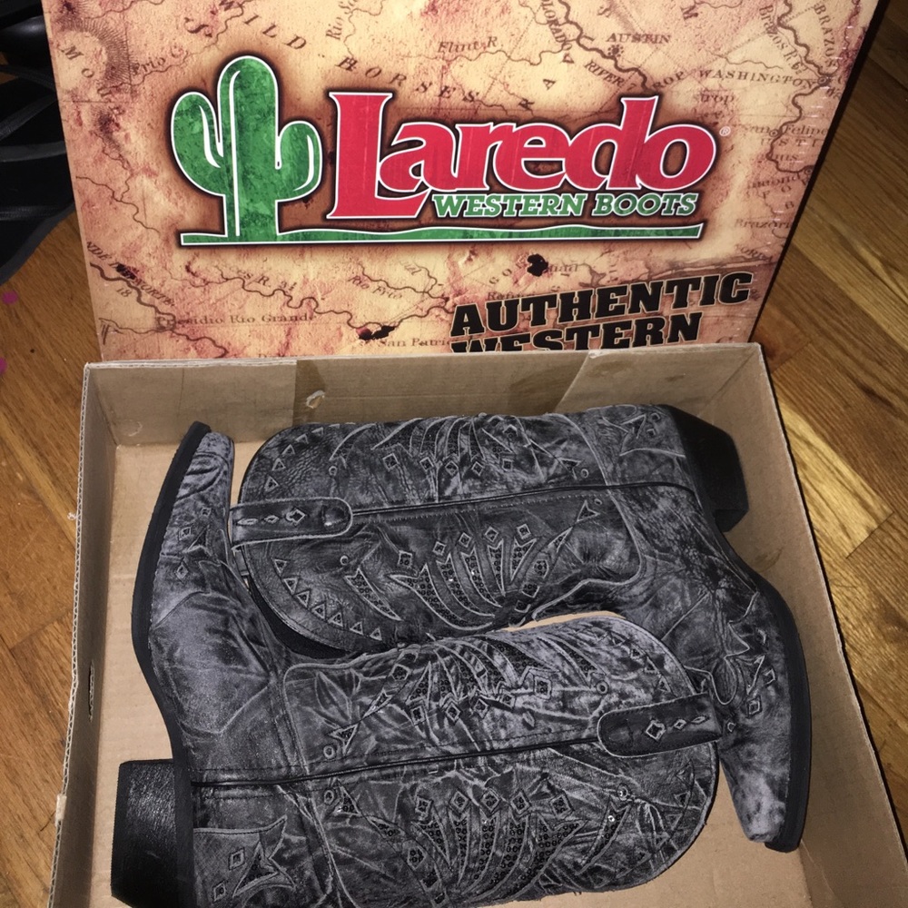 Grey women’s LAREDO cowgirl boots with sequences