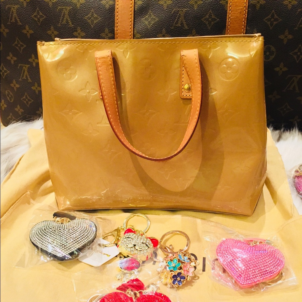 Authentic LV Reade in Beige.