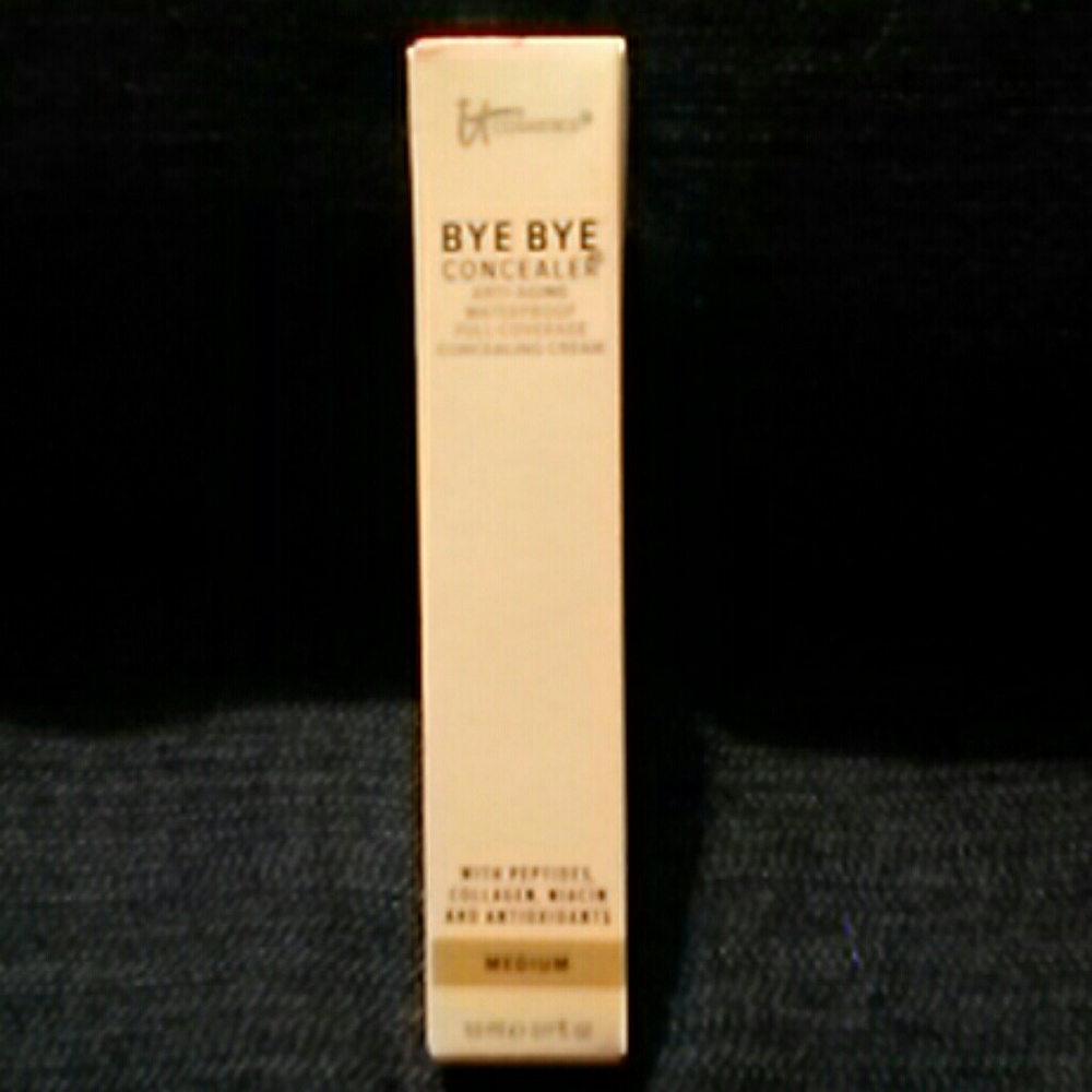 IT Cosmetics BYE BYE concealer