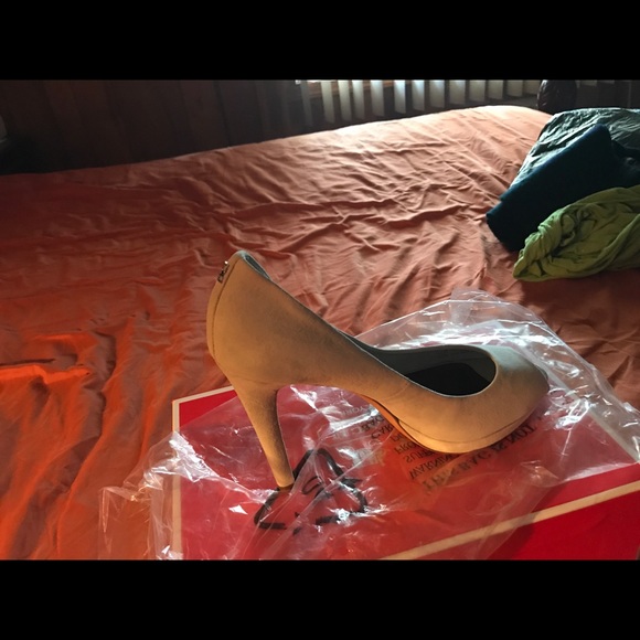 Shoes - Picture 2 of 3