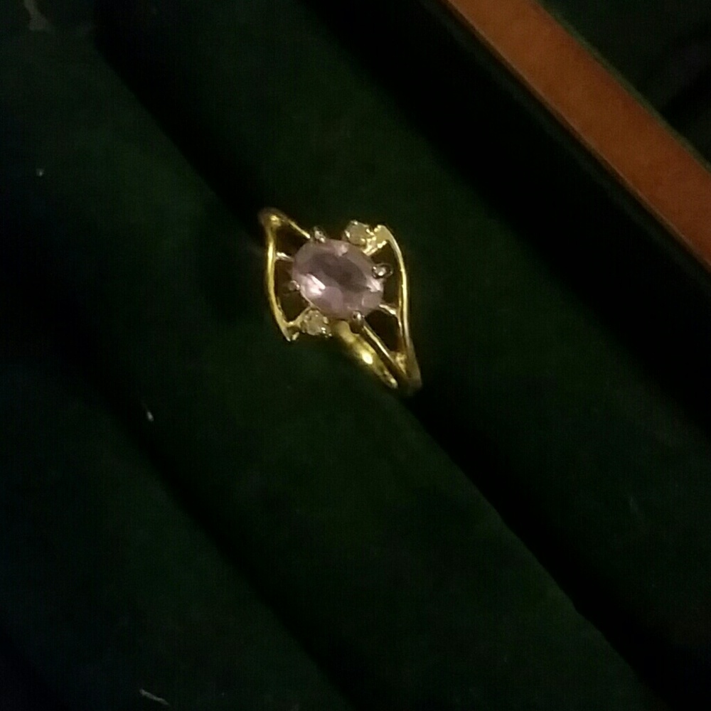 Gold ring with amethyst stone.