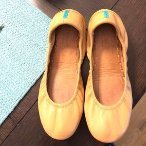 Tieks by Gavrieli size 6 camel color
