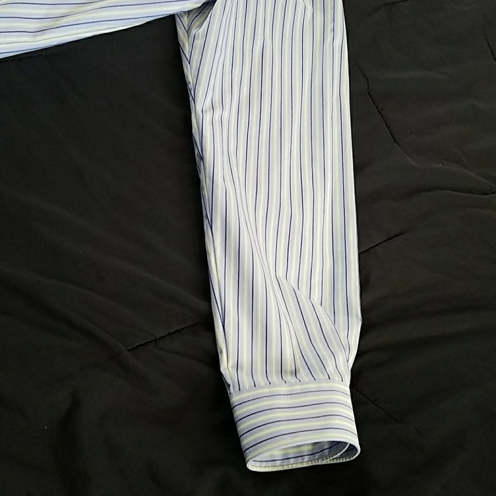 Kenneth Cole Reaction Button-Up - Picture 3 of 5