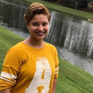 Meet your Posher, Amna