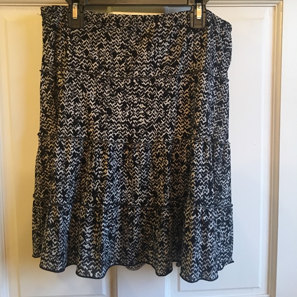 Sophie Max black pull on skirt