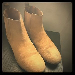 Urban Outfitters Chelsea boots