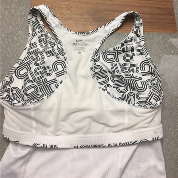 Nike workout top - Picture 3 of 5