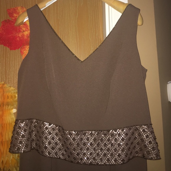 Brownish purple gown - Picture 3 of 4