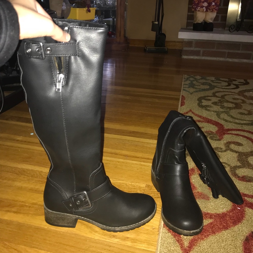 Boots size 6