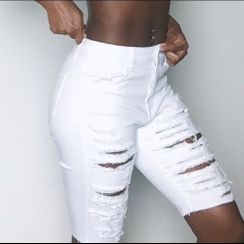 HofBLQ White distressed denim short