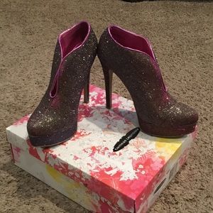 Size 9.5 Chinese Laundry bootie