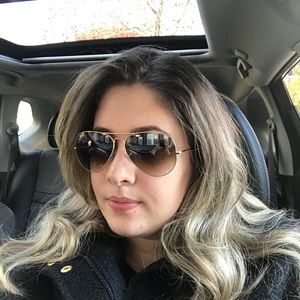 Meet your Posher, Claudia