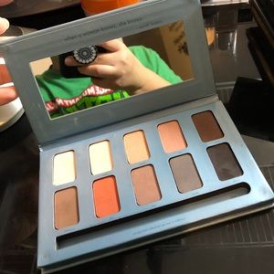 STILA “in the know” pallet