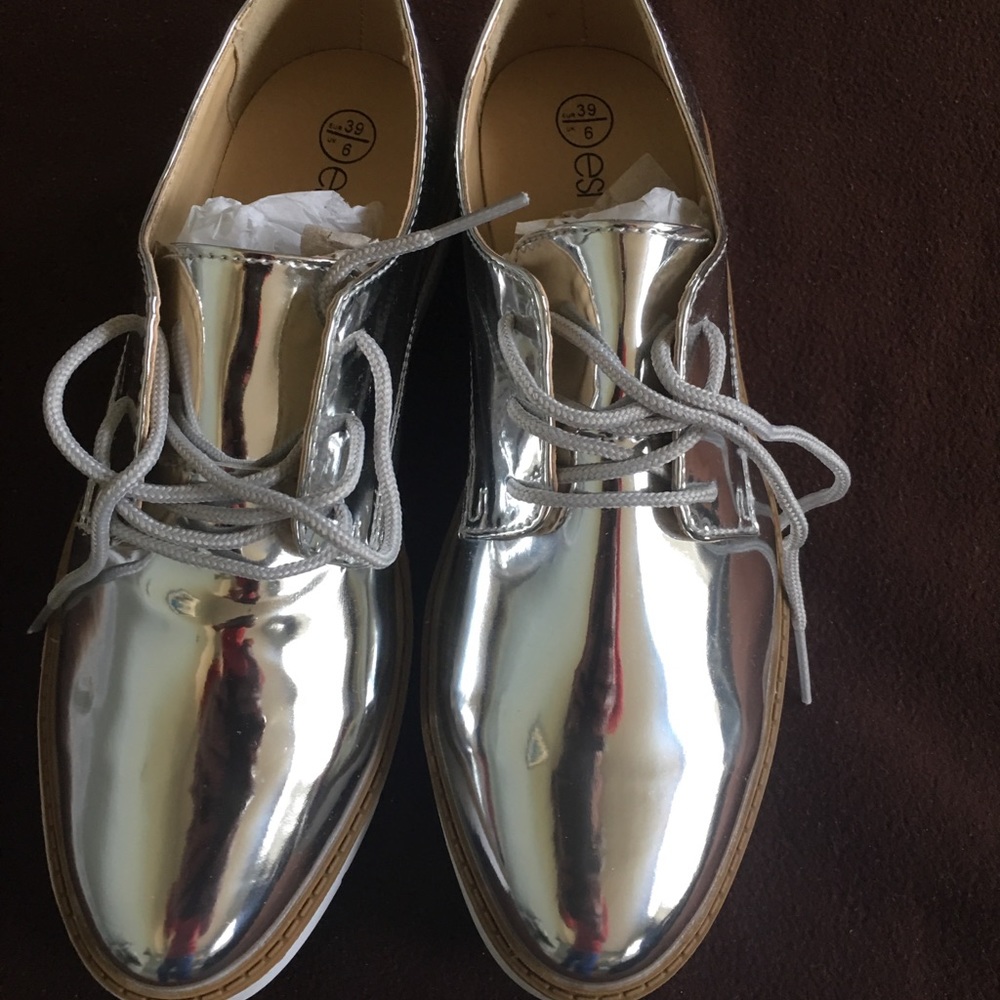 New with tags shoes
