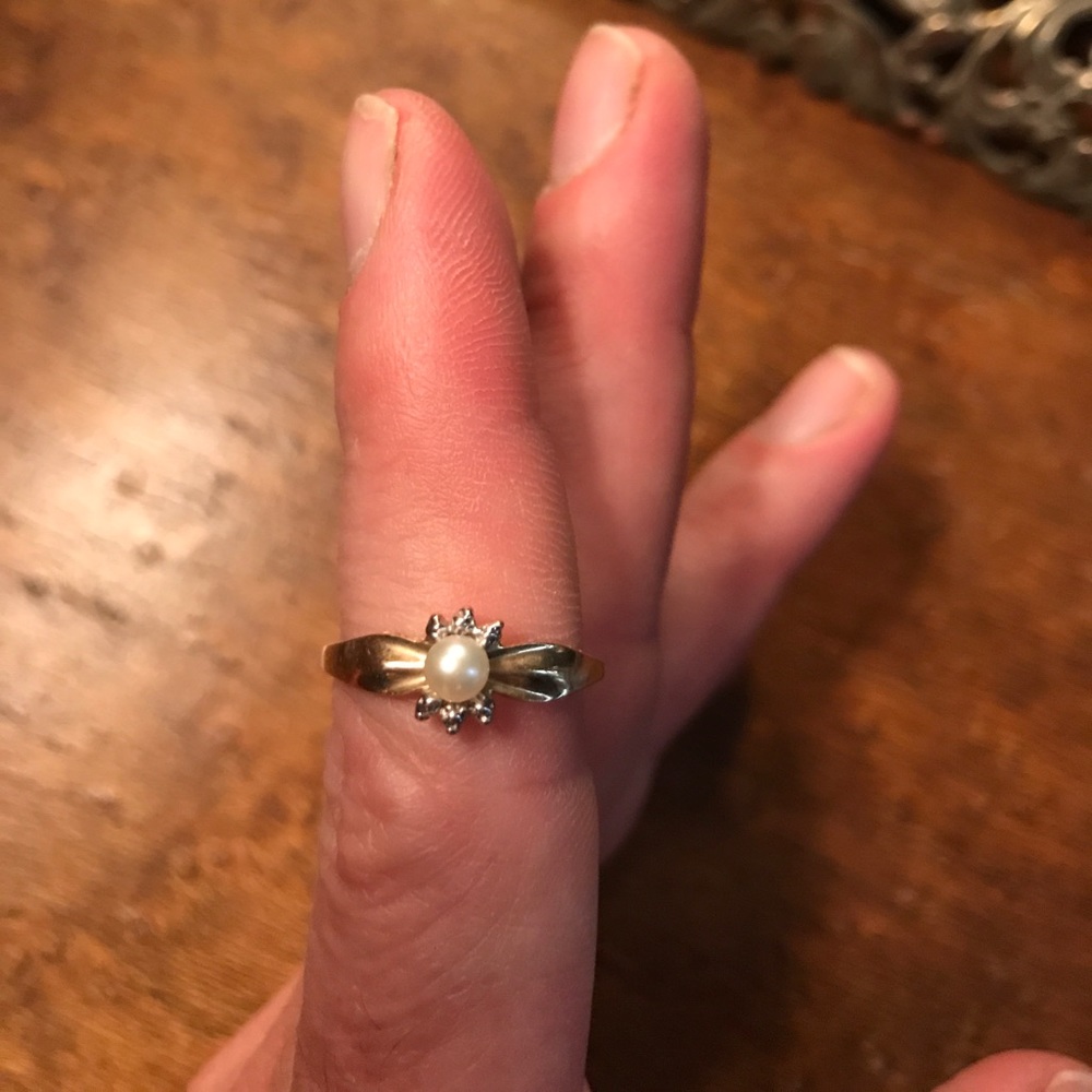 10k Gold Pearl Ring