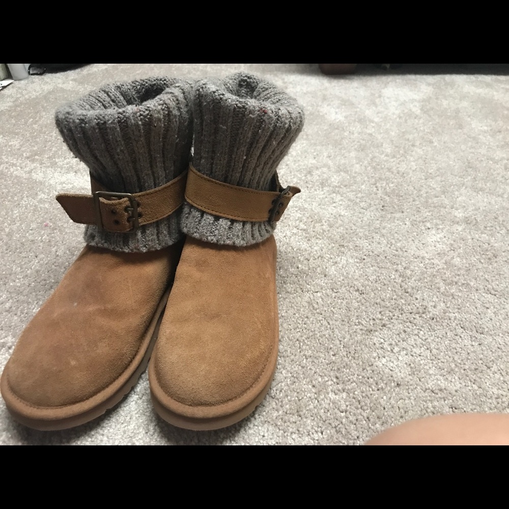 Short Ugg Boots with Buckle- Tan & Grey