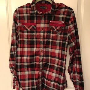 GUESS Men’s flannel Long sleeve button up shirt.