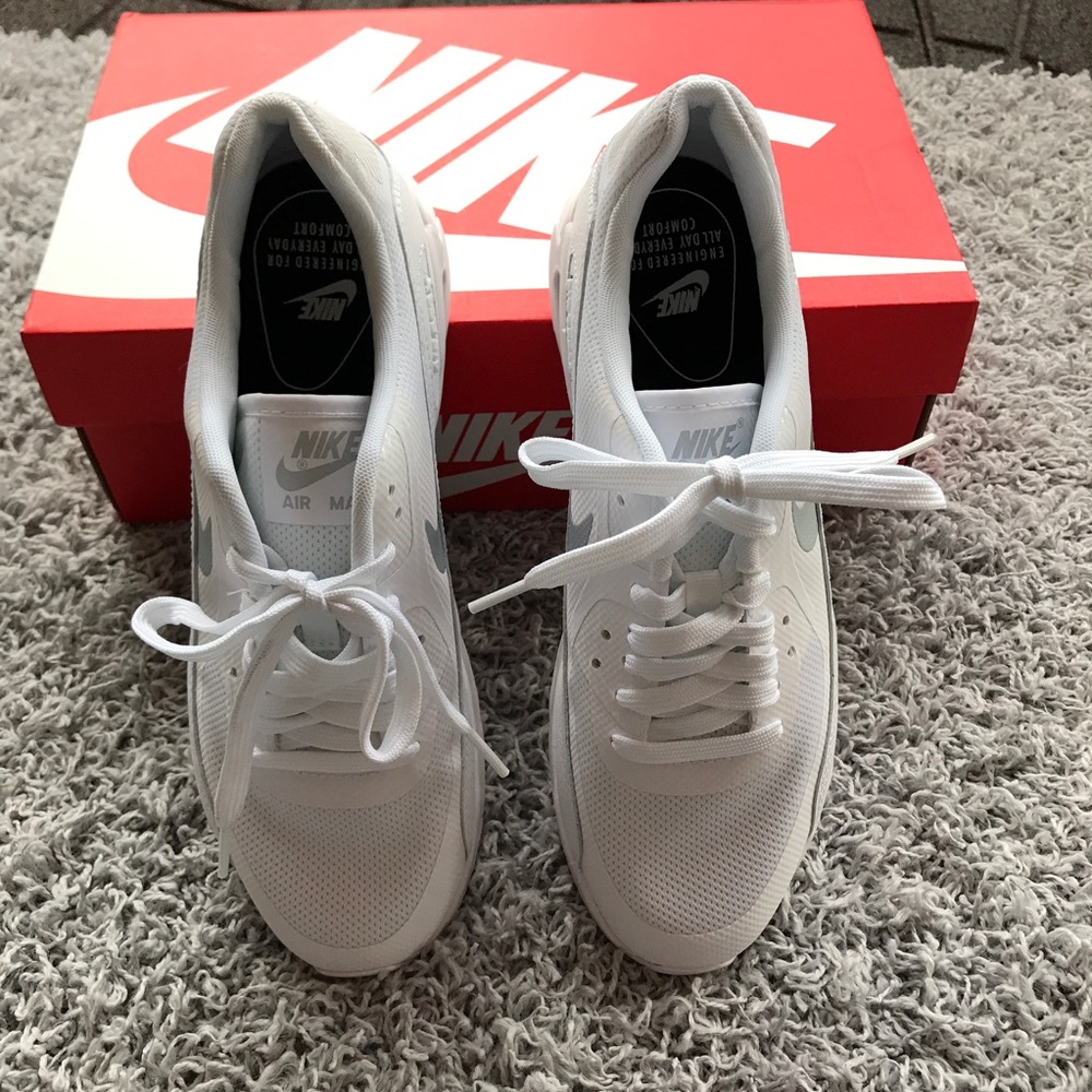 Nike Women's White Air Max 90 Ultra 2.0 Size 8.5 - Picture 1 of 8